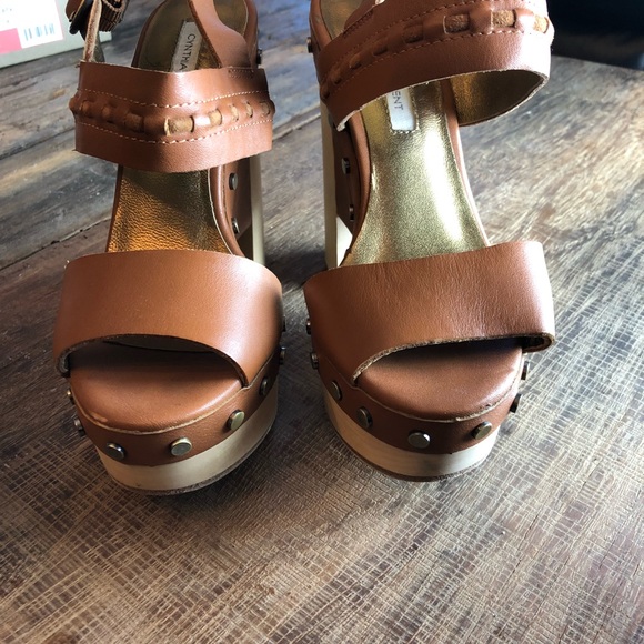 Cynthia Vincent platforms - Picture 3 of 4